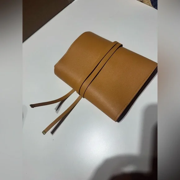 Glass Ladder & Co Tech Roll
Up - Picture 5 of 5